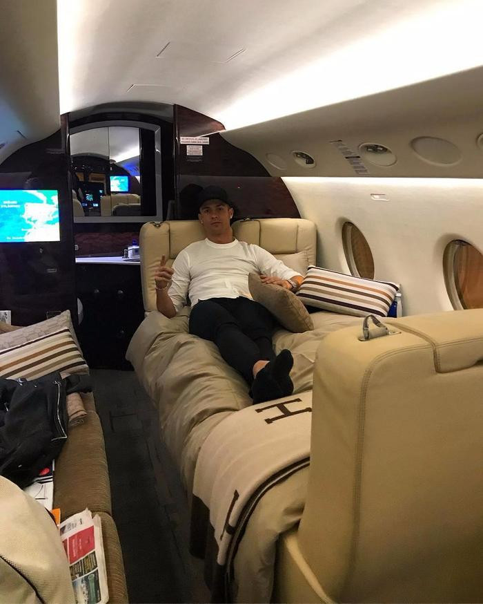 Inside Ronaldo’s Private Jet – The Most Luxurious Sky Castle In The World - quynhe