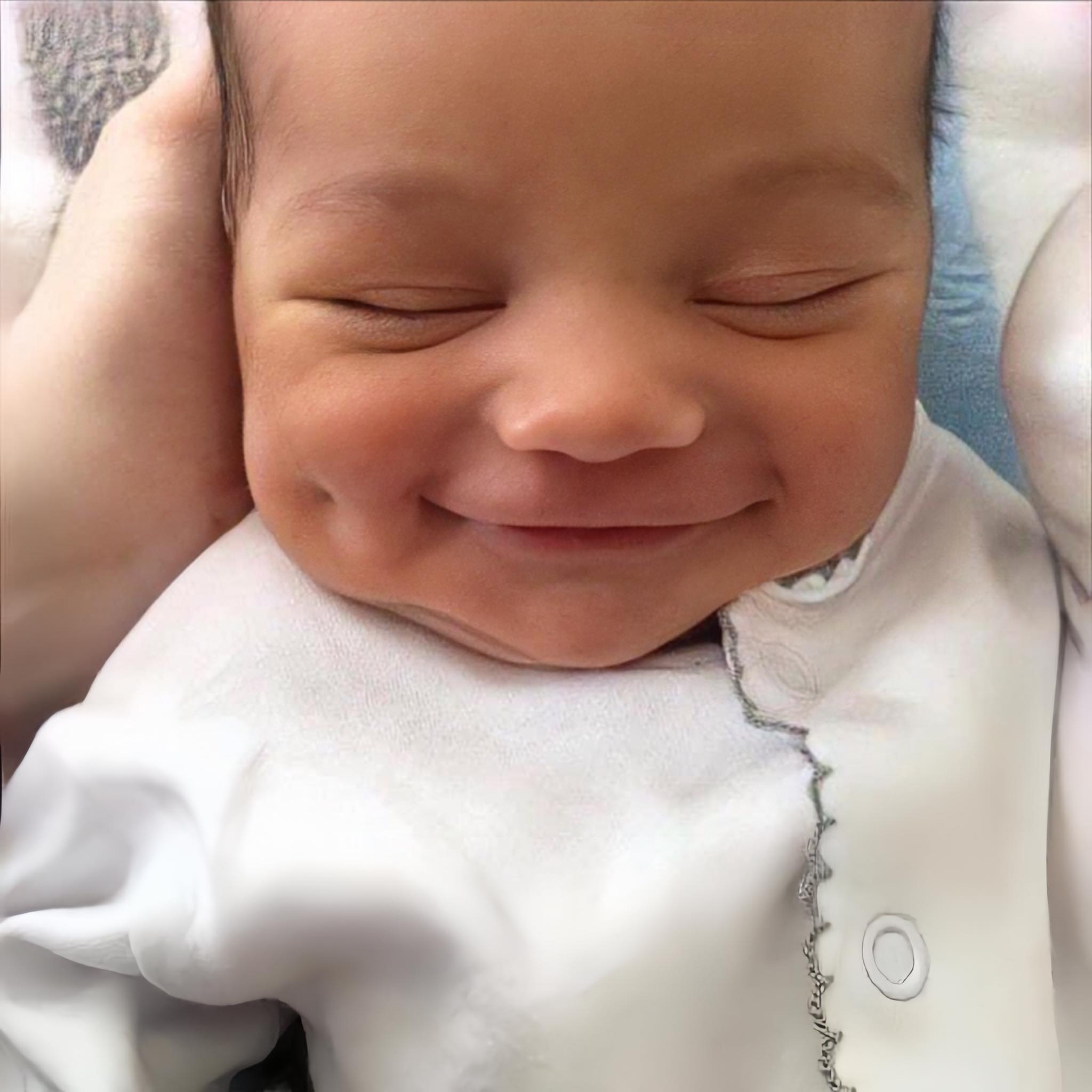 Everyone will fall in love when you see your newborn baby’s adorable dimples 006