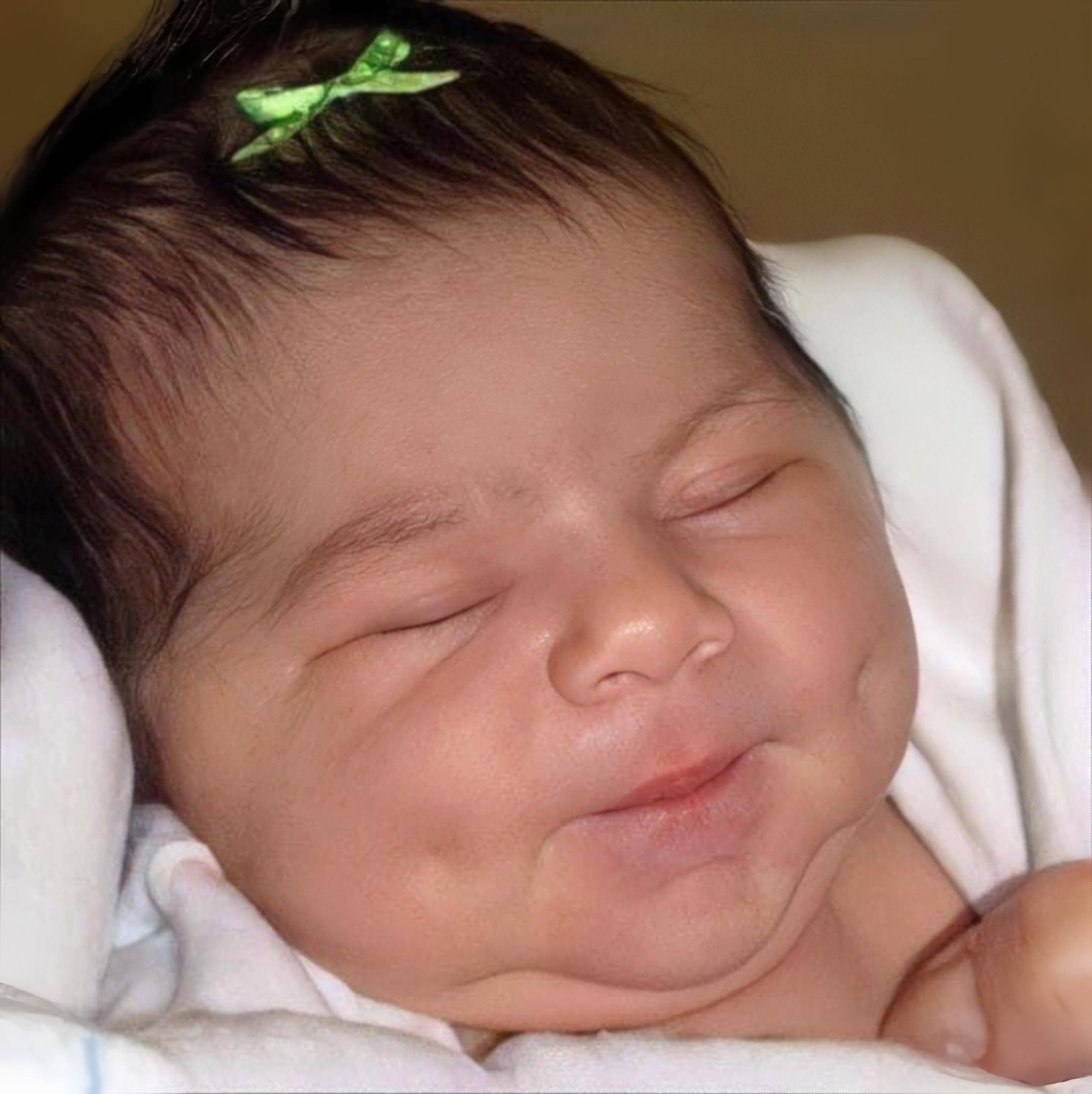 Everyone will fall in love when you see your newborn baby’s adorable dimples 006